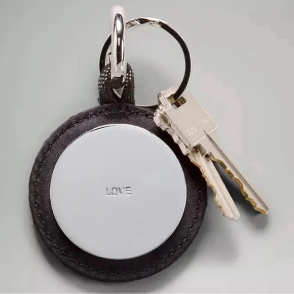 NWT lululemon Logo Keychain - black/ silver - Picture 2 of 6